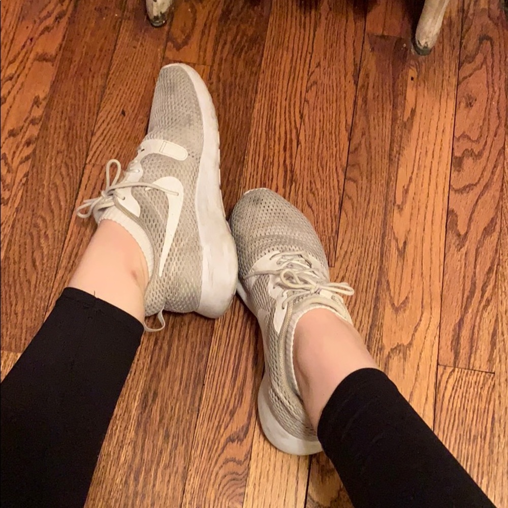Nike Roshe tennis shoes